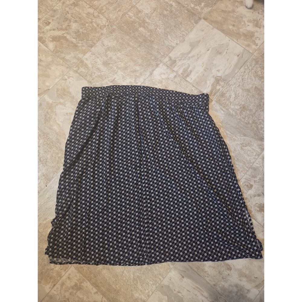 Plus Size Chelsea Studio Retro Flower Black And White Skirt Size 30/32
